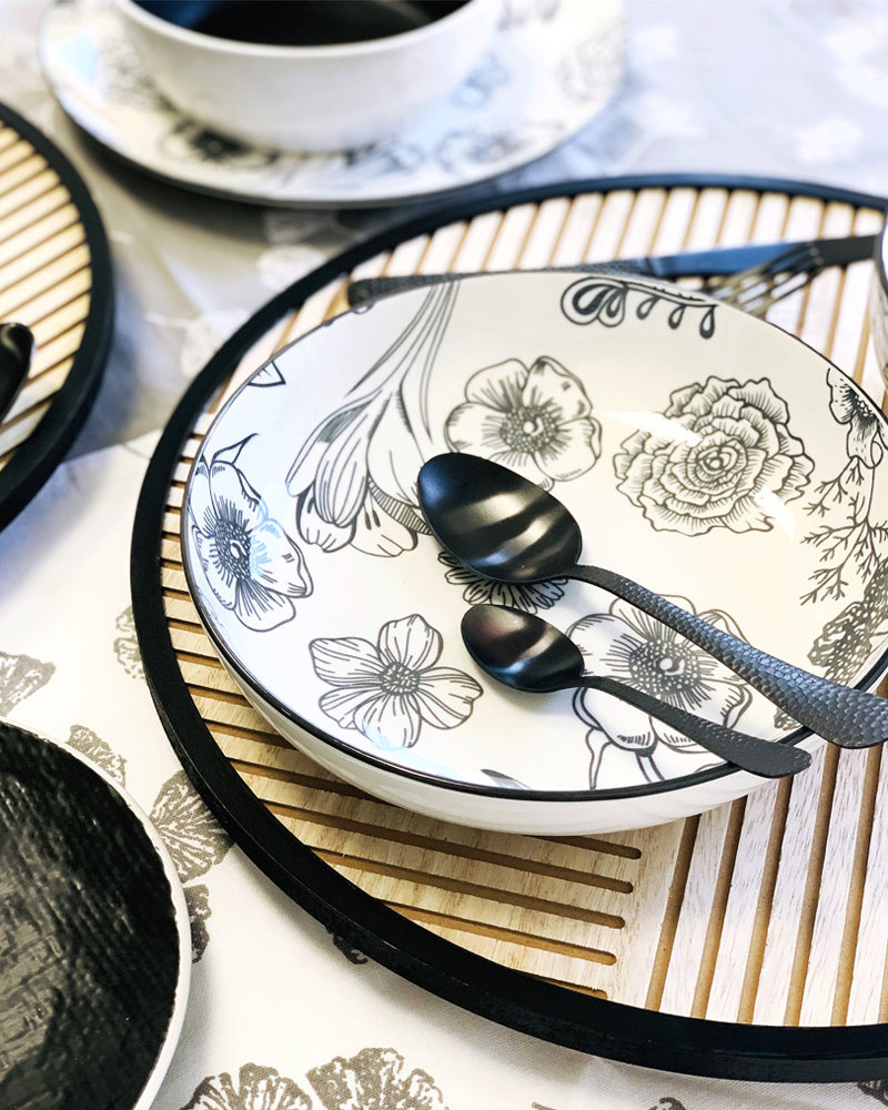 DINNER PLATE FLOWERS BLACK 26CM