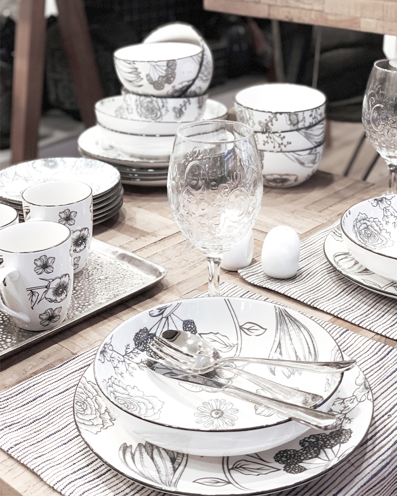 DINNER PLATE FLOWERS BLACK 26CM