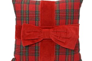 Xmas Cushion Check With Bow Red