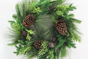 Xmas Wreath With Pines & Bells