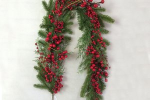 Xmas Garland Imperial With Red Berries