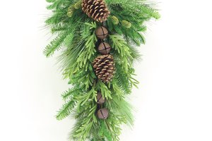 Xmas T'trop With Pines & Bells