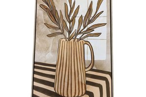 Wall Plaque With Vase & Flowers