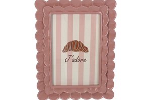 Photo Frame With Scalloped Edge