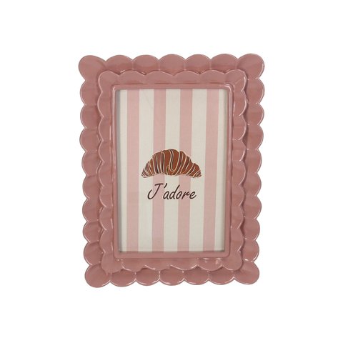 Photo Frame With Scalloped Edge